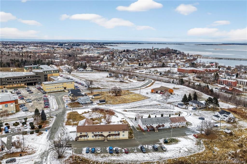 725 Univesity Dr, Bathurst, NB