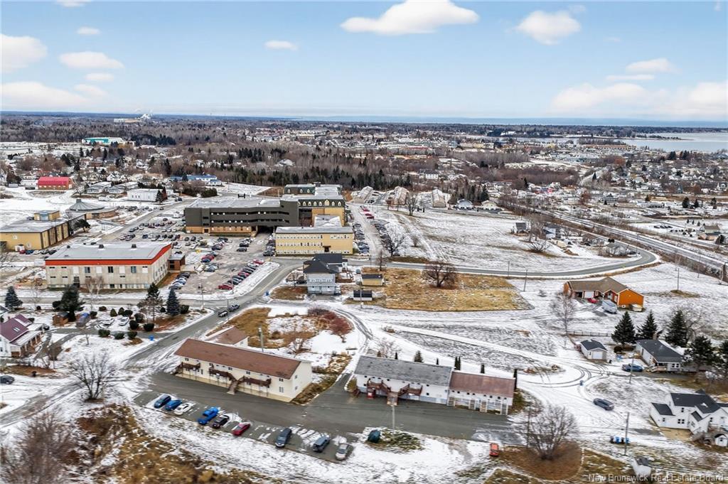 725 Univesity Dr, Bathurst, NB