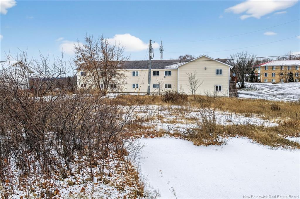 725 Univesity Dr, Bathurst, NB