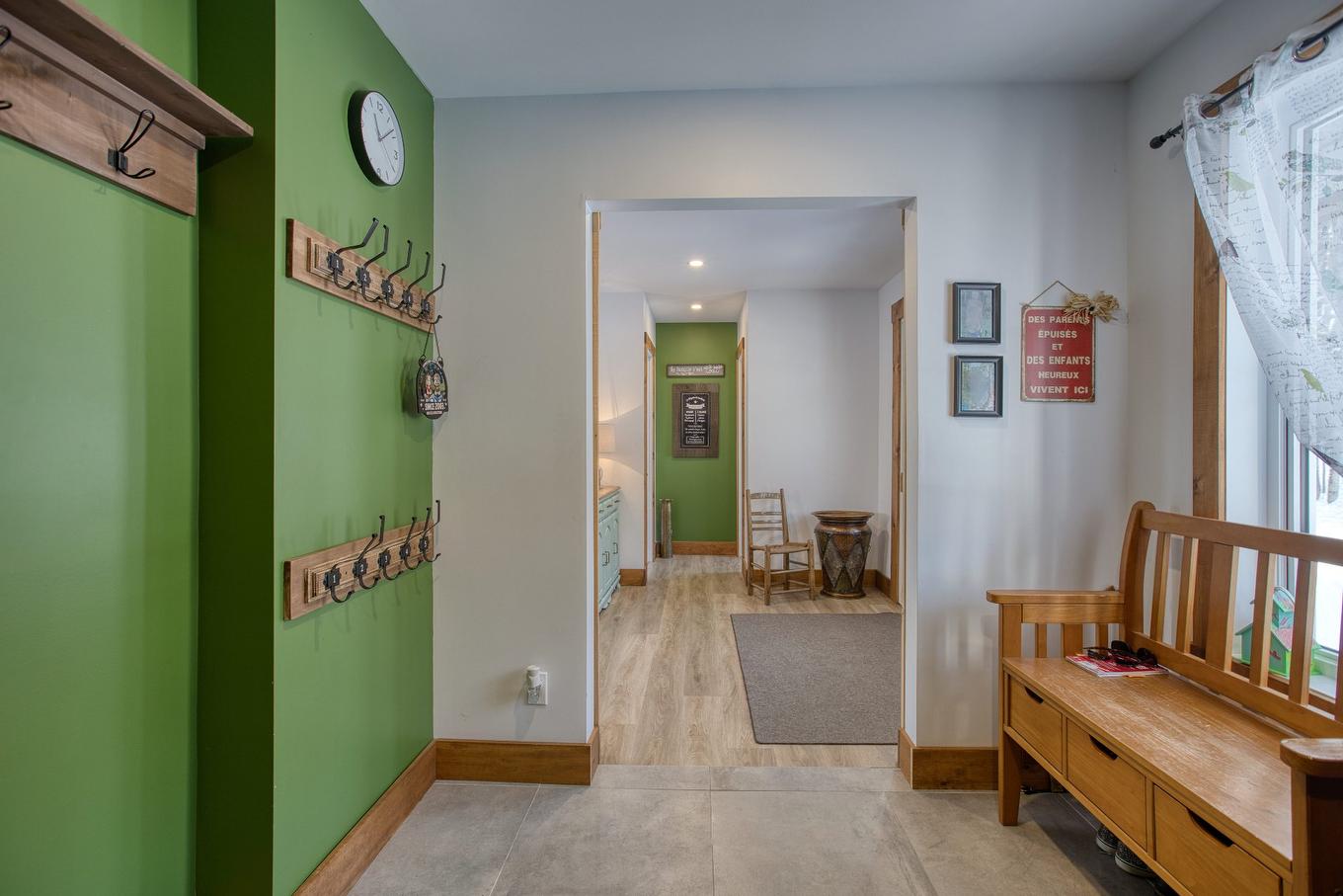 Hall - 52 Rue Du Sommet-Du-Parc, Sainte-Marguerite-Du-Lac-Masson, QC - Indoor