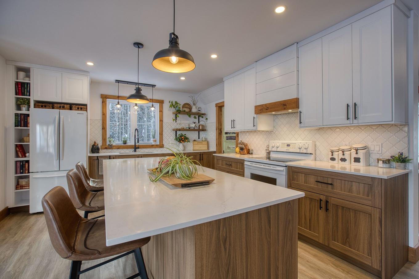 Kitchen - 52 Rue Du Sommet-Du-Parc, Sainte-Marguerite-Du-Lac-Masson, QC - Indoor Photo Showing Kitchen