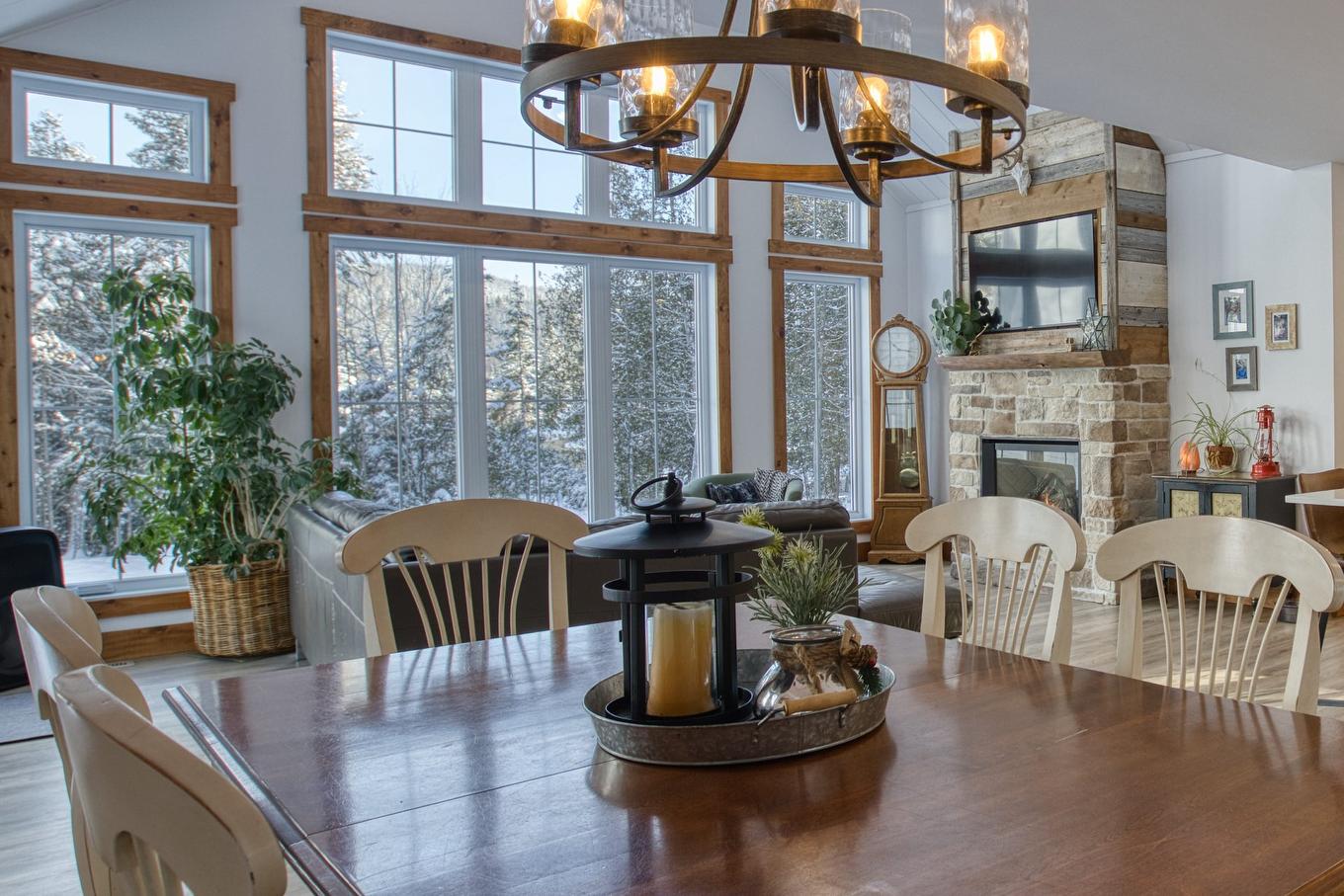 Dining room - 52 Rue Du Sommet-Du-Parc, Sainte-Marguerite-Du-Lac-Masson, QC - Indoor Photo Showing Dining Room With Fireplace