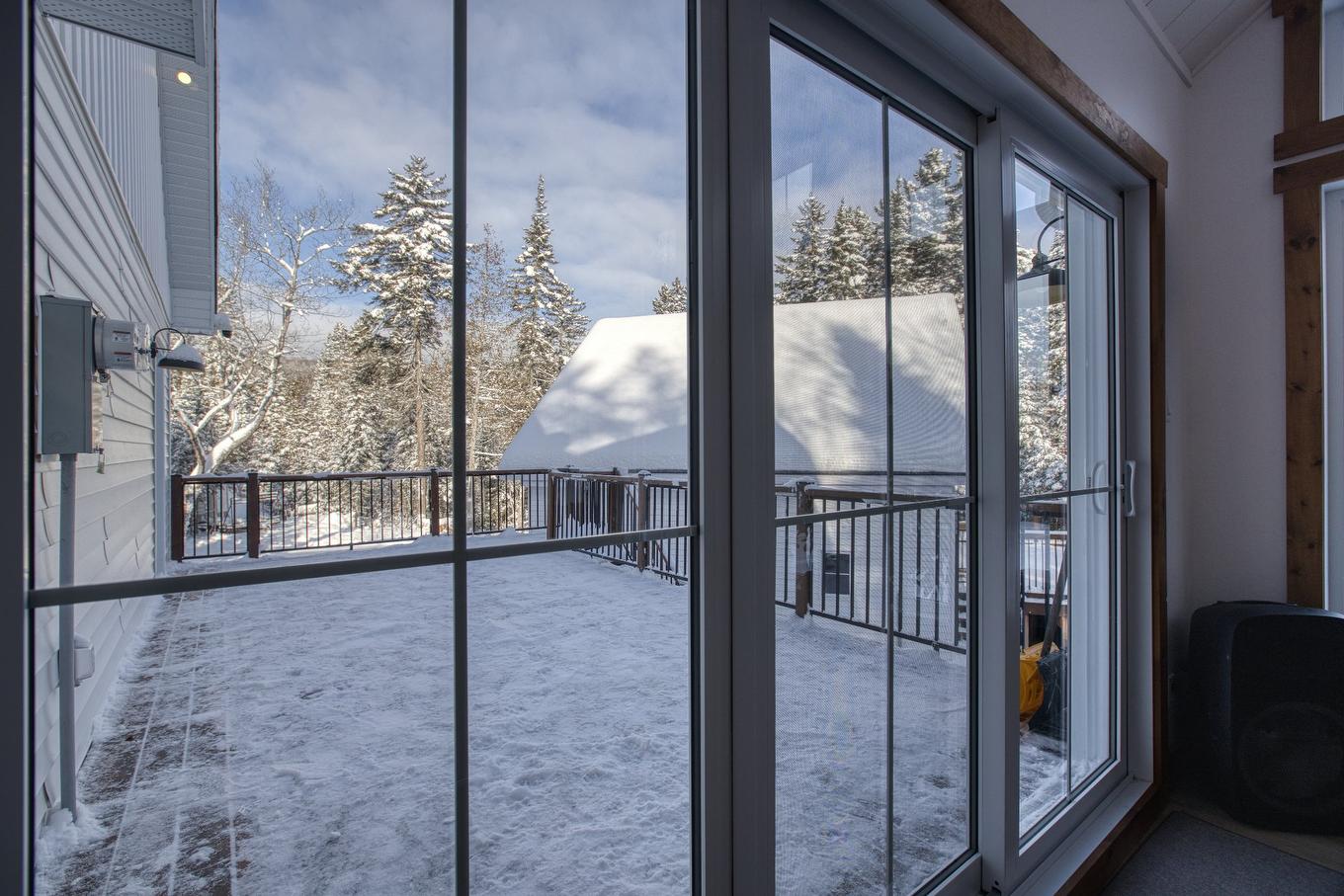 Patio - 52 Rue Du Sommet-Du-Parc, Sainte-Marguerite-Du-Lac-Masson, QC - Indoor Photo Showing Other Room
