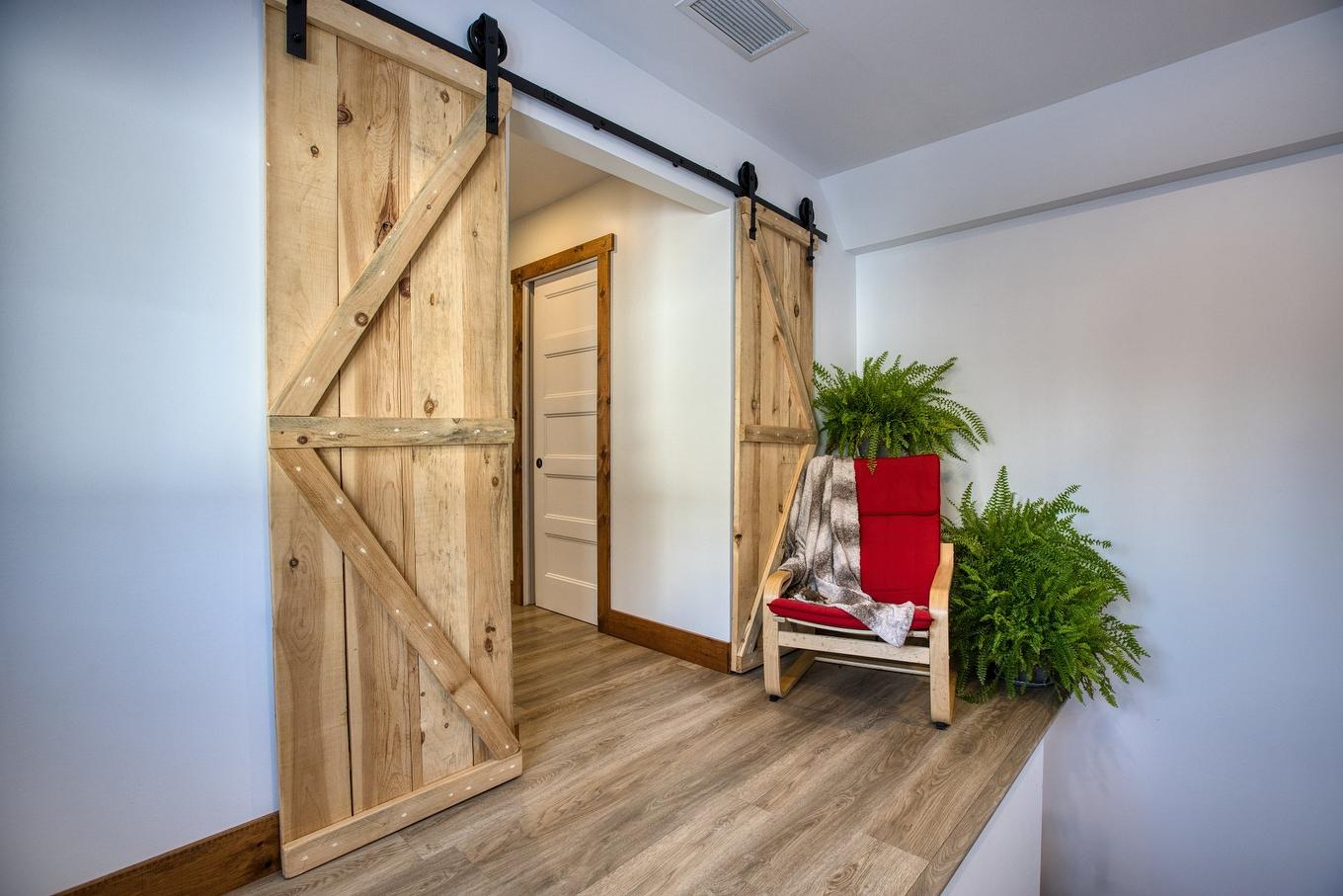 Interior - 52 Rue Du Sommet-Du-Parc, Sainte-Marguerite-Du-Lac-Masson, QC - Indoor Photo Showing Other Room