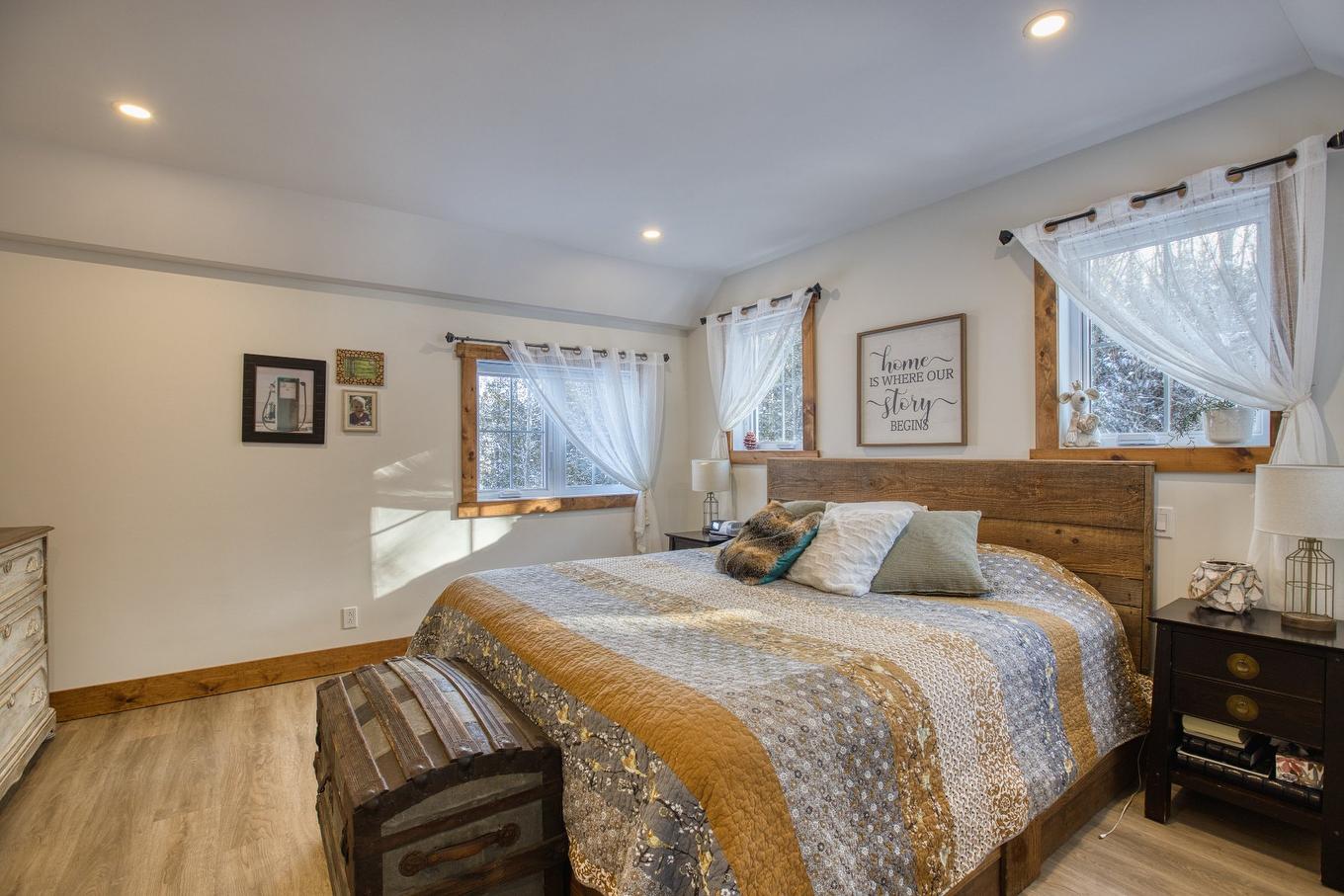 Primary bedroom - 52 Rue Du Sommet-Du-Parc, Sainte-Marguerite-Du-Lac-Masson, QC - Indoor Photo Showing Bedroom