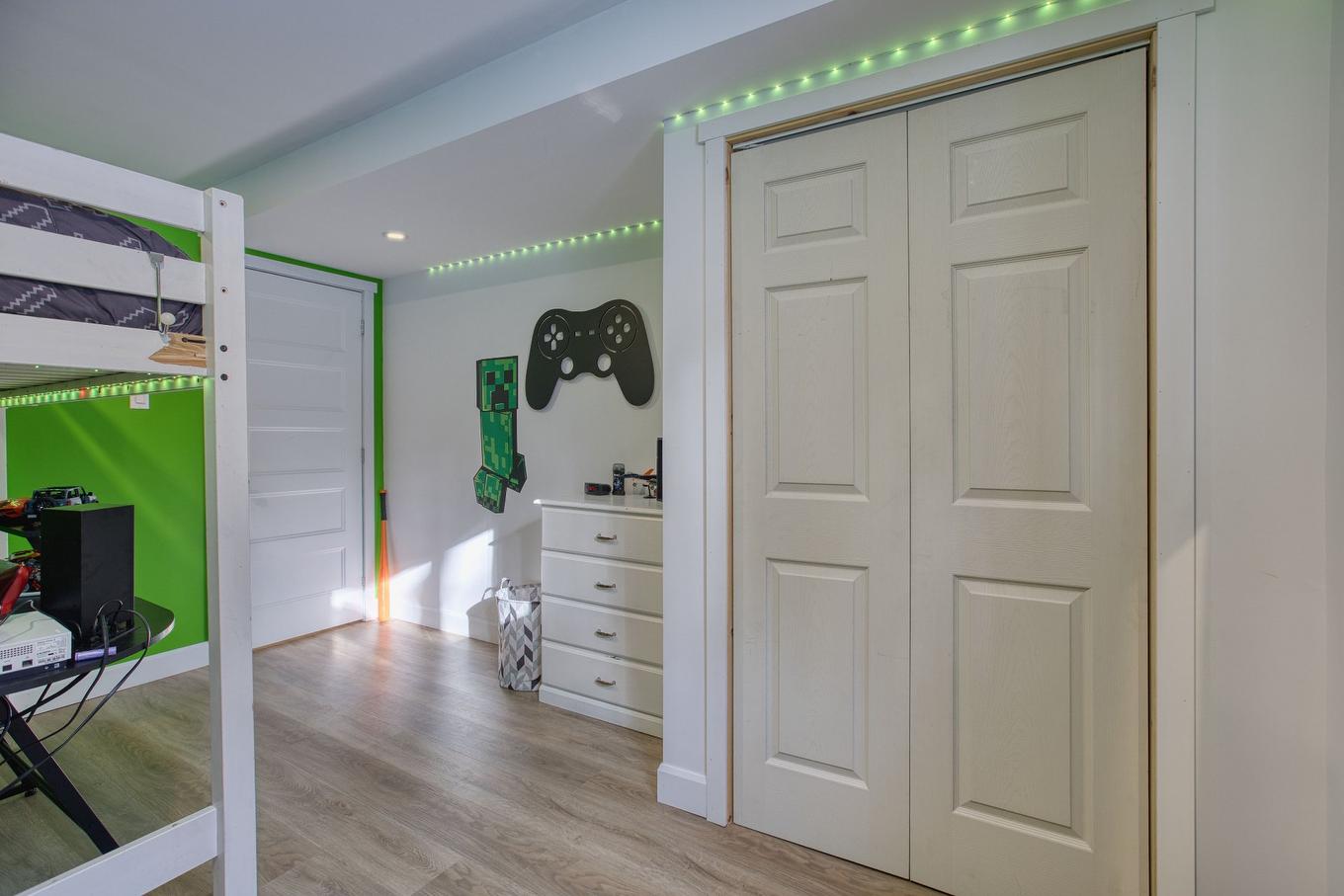 Bedroom - 52 Rue Du Sommet-Du-Parc, Sainte-Marguerite-Du-Lac-Masson, QC - Indoor