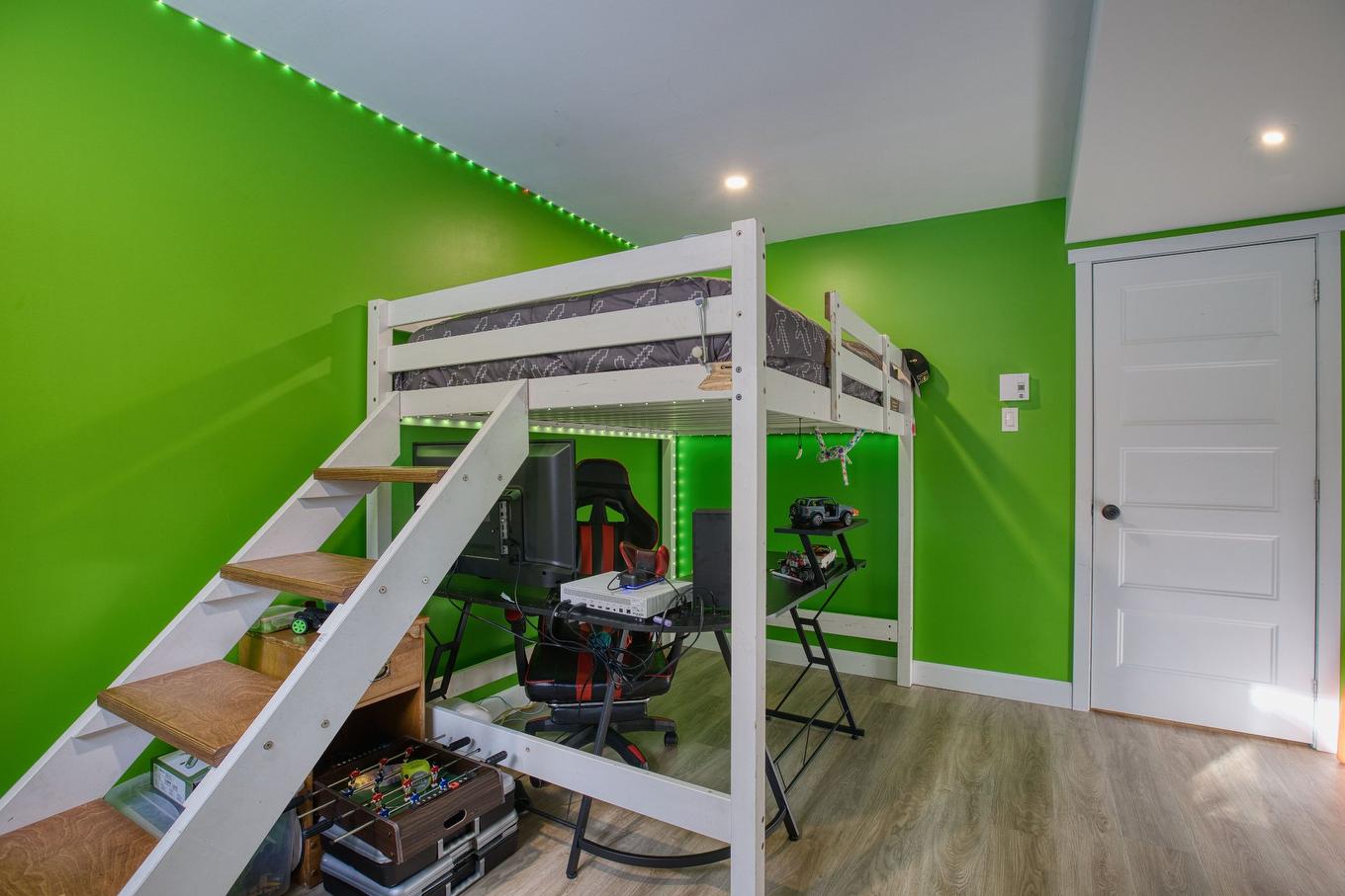 Bedroom - 52 Rue Du Sommet-Du-Parc, Sainte-Marguerite-Du-Lac-Masson, QC - Indoor