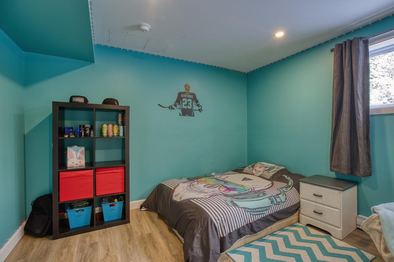 Bedroom - 52 Rue Du Sommet-Du-Parc, Sainte-Marguerite-Du-Lac-Masson, QC - Indoor Photo Showing Bedroom