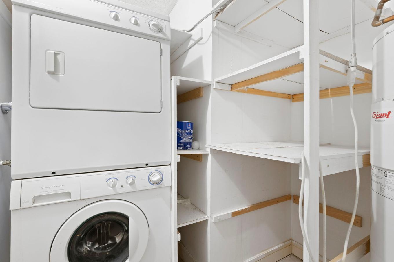 Storage - 900-1449 Rue St-Alexandre, Montréal (Ville-Marie), QC - Indoor Photo Showing Laundry Room