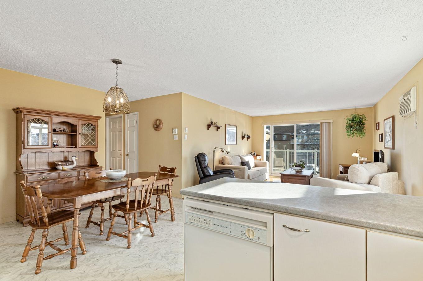 Overall view - 204-2385 Rue Henriette-Céré, Longueuil (Saint-Hubert), QC - Indoor Photo Showing Dining Room