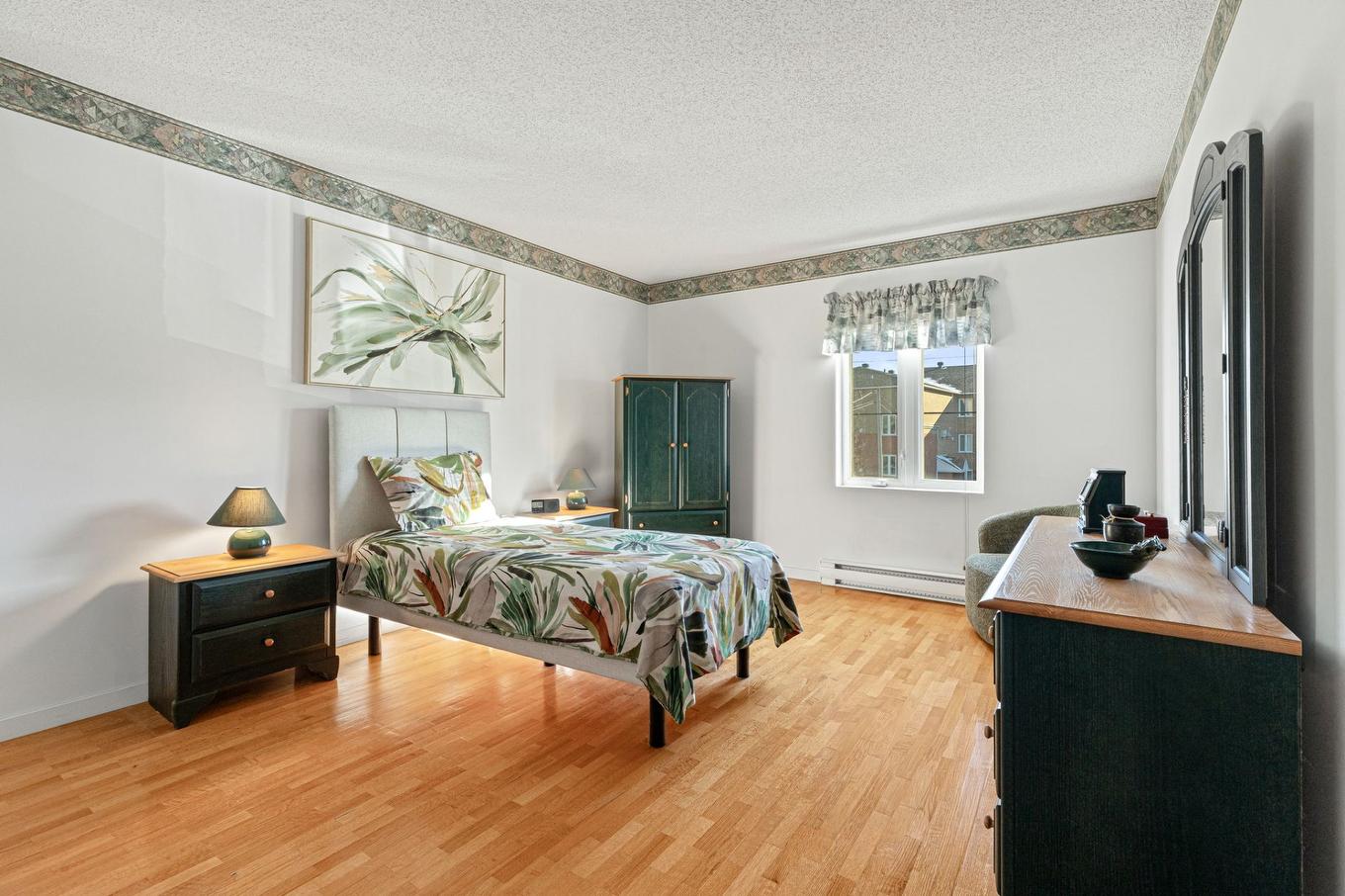 Primary bedroom - 204-2385 Rue Henriette-Céré, Longueuil (Saint-Hubert), QC - Indoor Photo Showing Bedroom