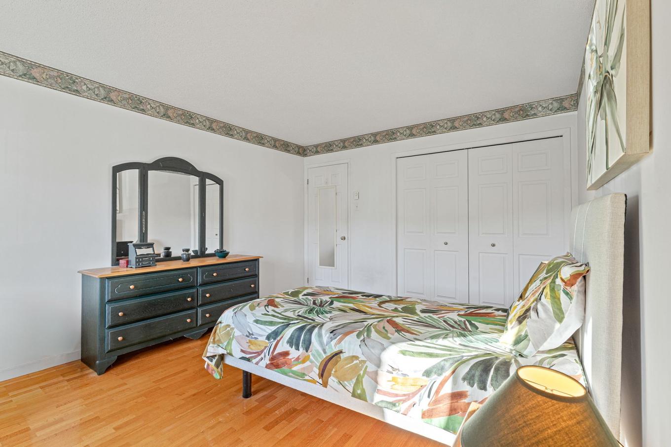 Primary bedroom - 204-2385 Rue Henriette-Céré, Longueuil (Saint-Hubert), QC - Indoor Photo Showing Bedroom