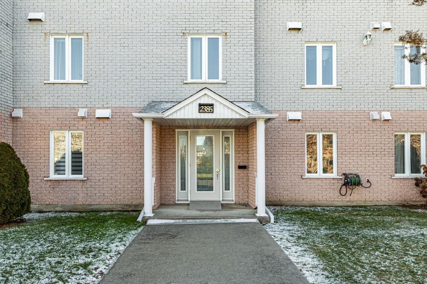 Exterior entrance - 204-2385 Rue Henriette-Céré, Longueuil (Saint-Hubert), QC - Outdoor