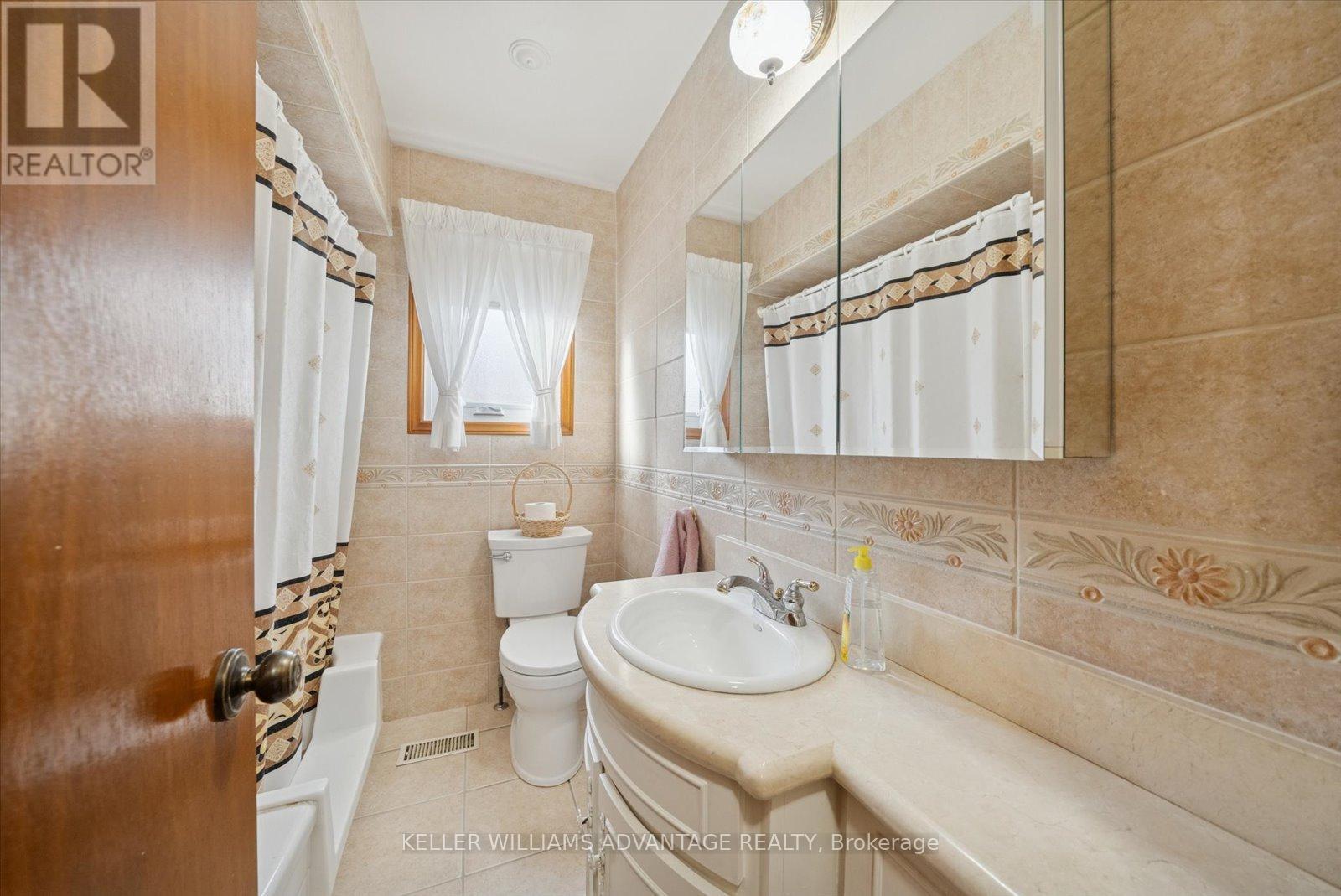 63 Boem Avenue, Toronto, ON - Indoor Photo Showing Bathroom