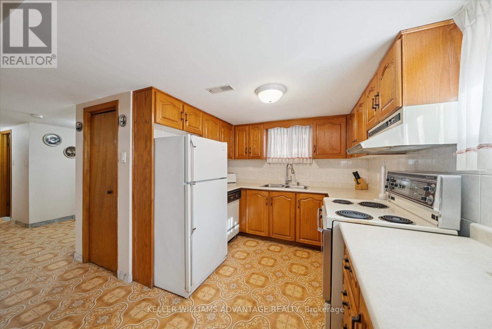 63 Boem Avenue, Toronto, ON - Indoor Photo Showing Kitchen