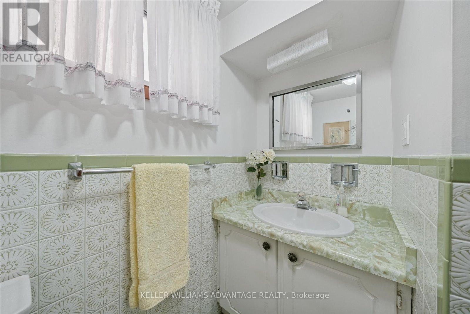 63 Boem Avenue, Toronto, ON - Indoor Photo Showing Bathroom
