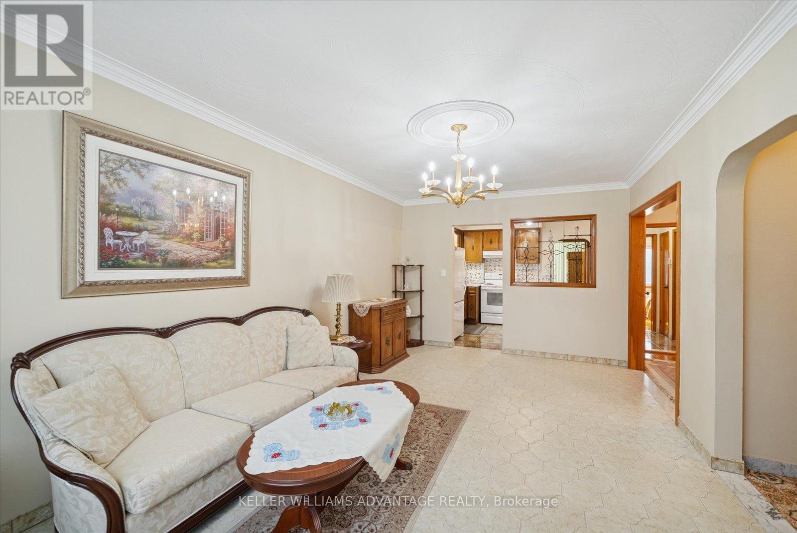 63 Boem Avenue, Toronto, ON - Indoor Photo Showing Living Room