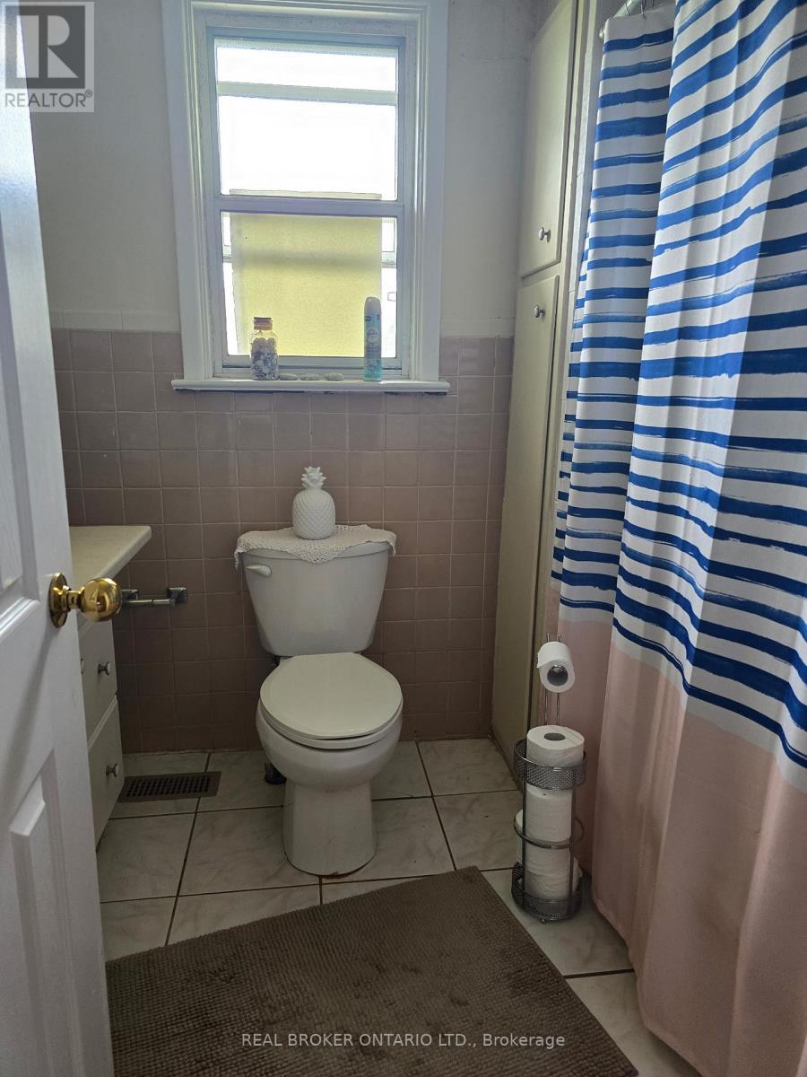 82 Minerva Avenue, Toronto, ON - Indoor Photo Showing Bathroom