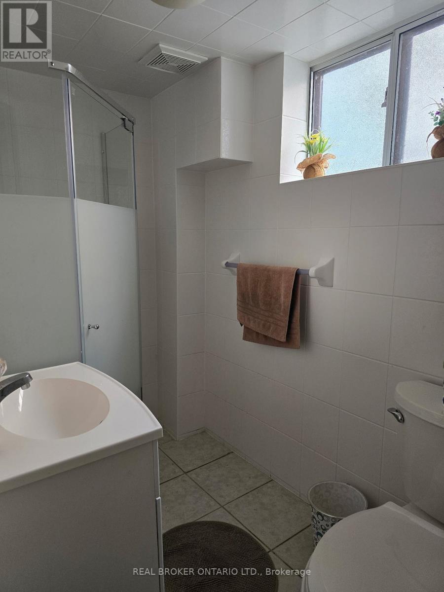 82 Minerva Avenue, Toronto, ON - Indoor Photo Showing Bathroom