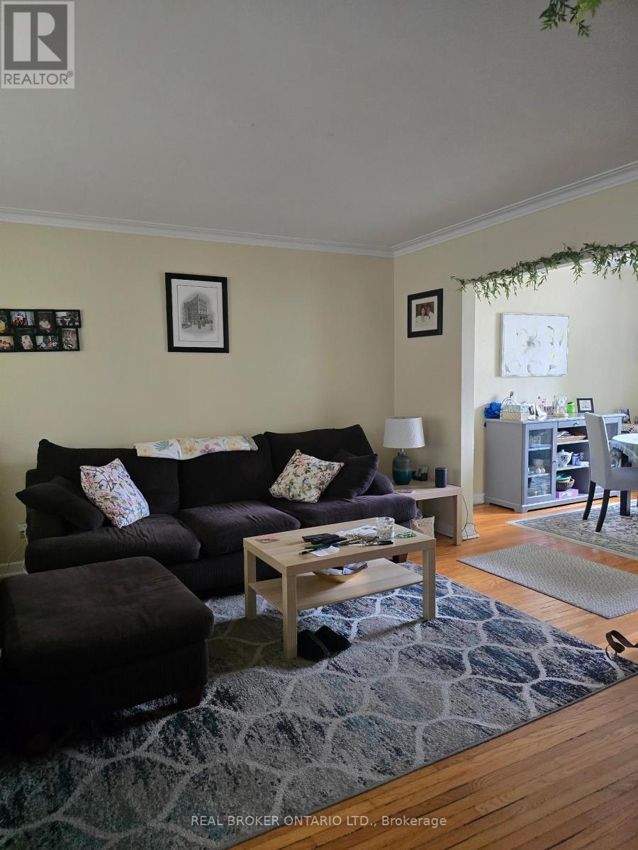 82 Minerva Avenue, Toronto, ON - Indoor Photo Showing Living Room