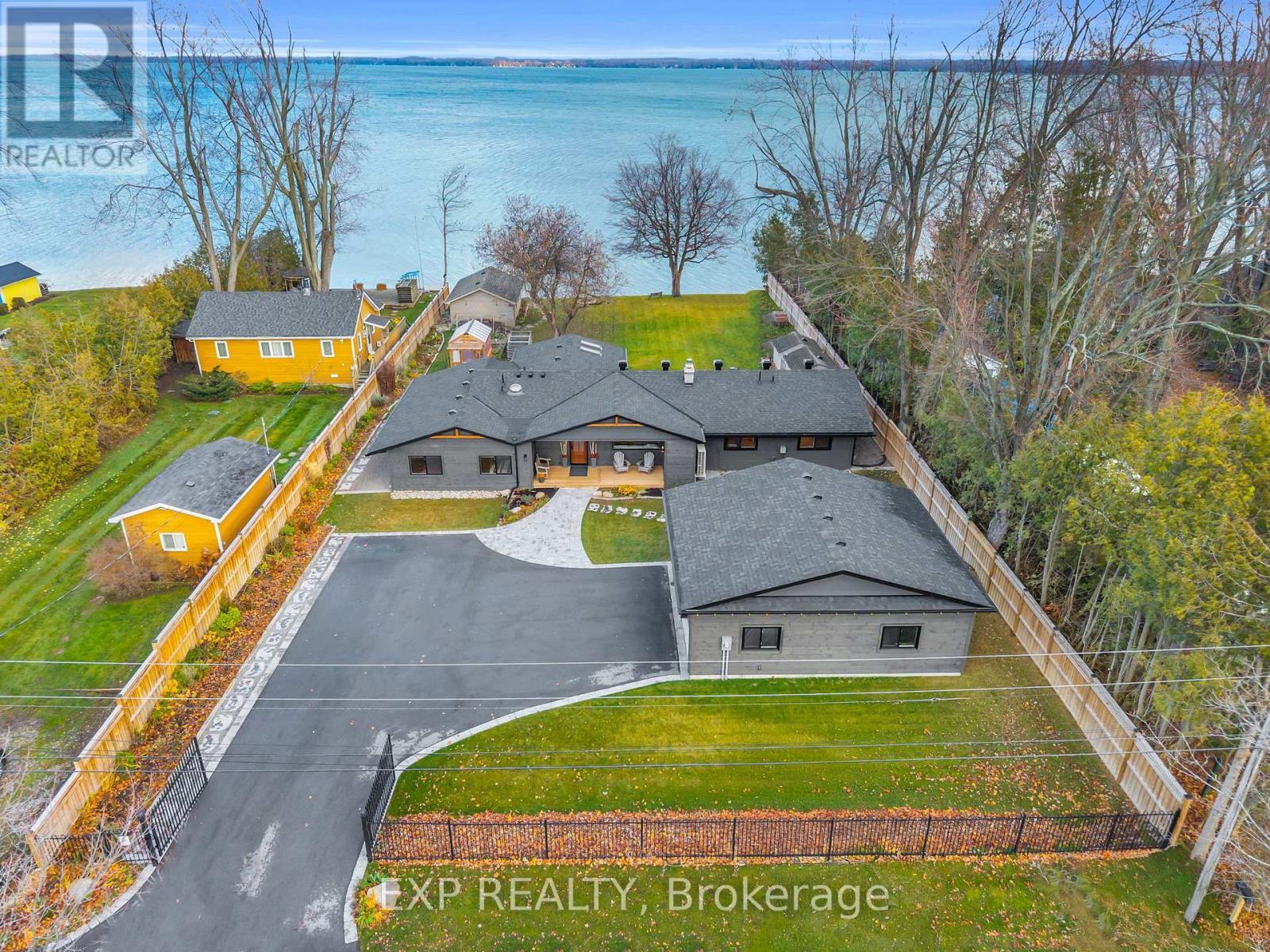 621 Duclos Point Road, Georgina, ON - Outdoor