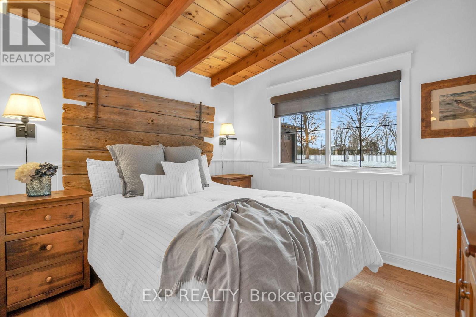 621 Duclos Point Road, Georgina, ON - Indoor Photo Showing Bedroom