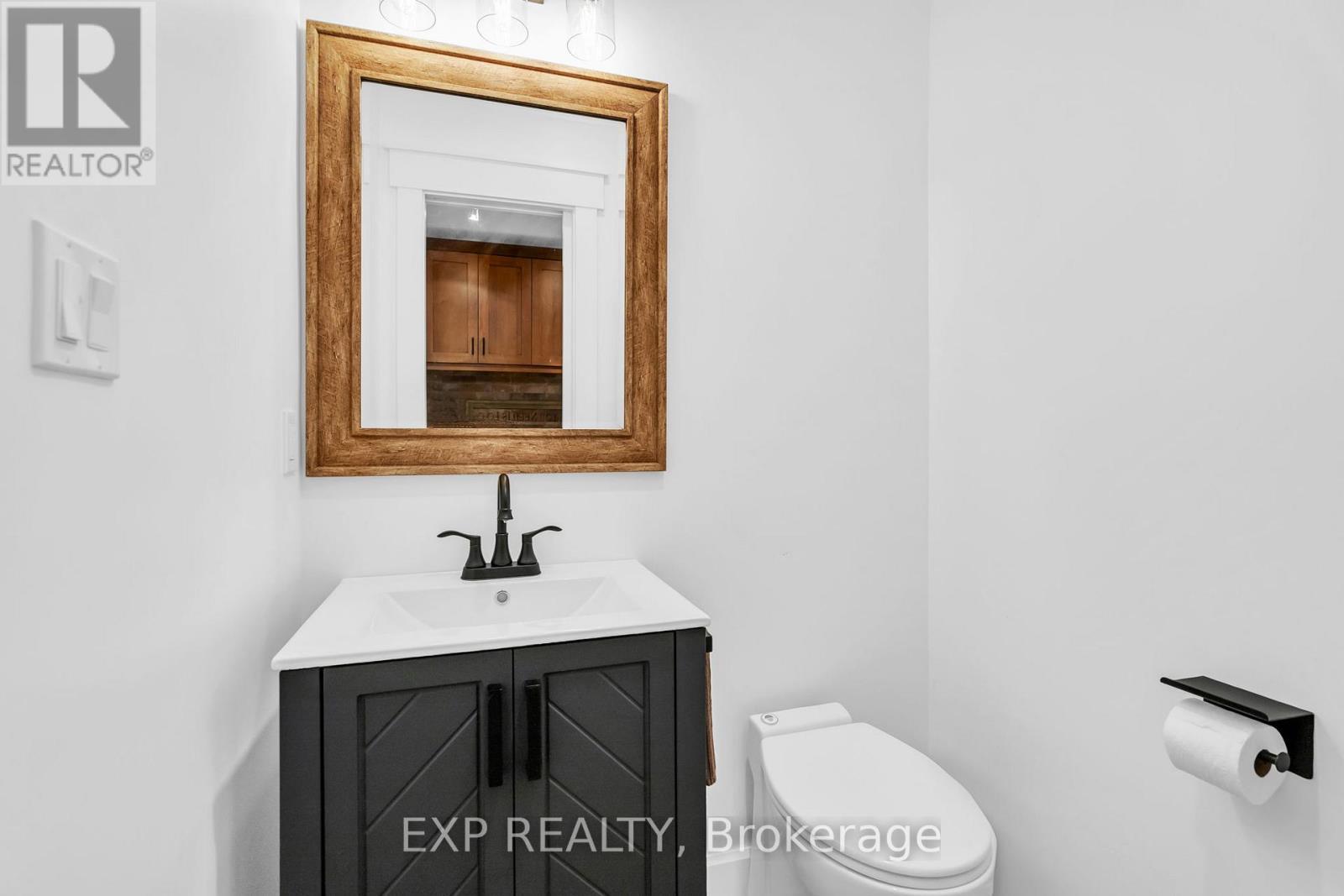 621 Duclos Point Road, Georgina, ON - Indoor Photo Showing Bathroom
