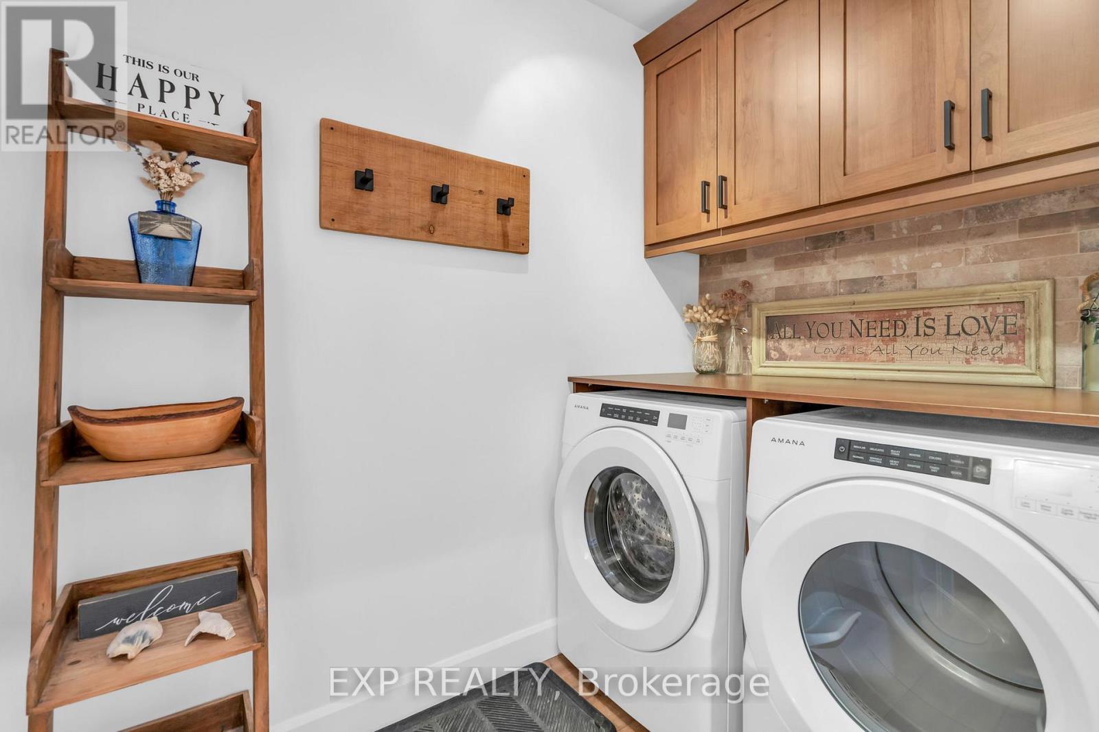 621 Duclos Point Road, Georgina, ON - Indoor Photo Showing Laundry Room