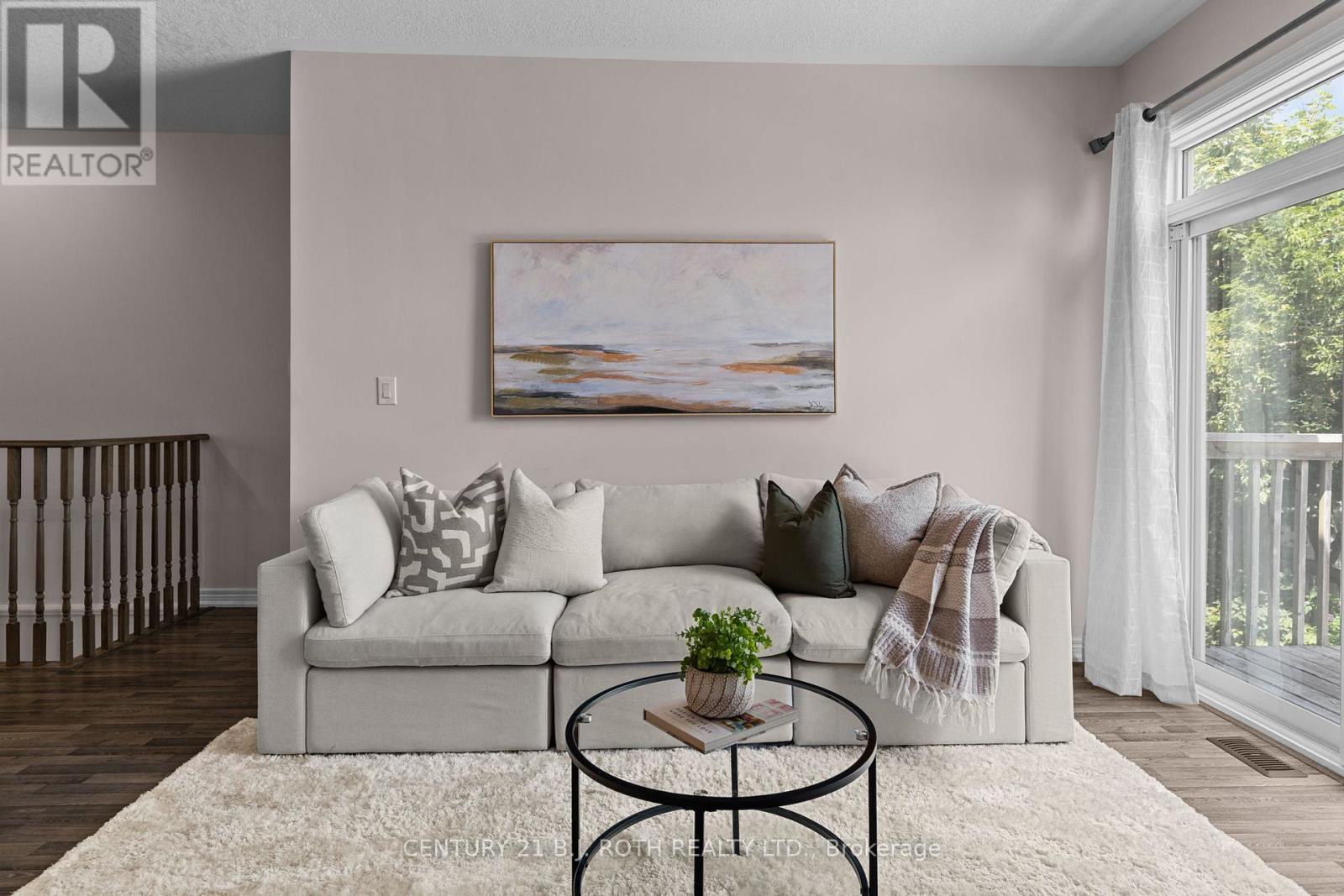 8 Canterbury Circle, Orillia, ON - Indoor Photo Showing Living Room