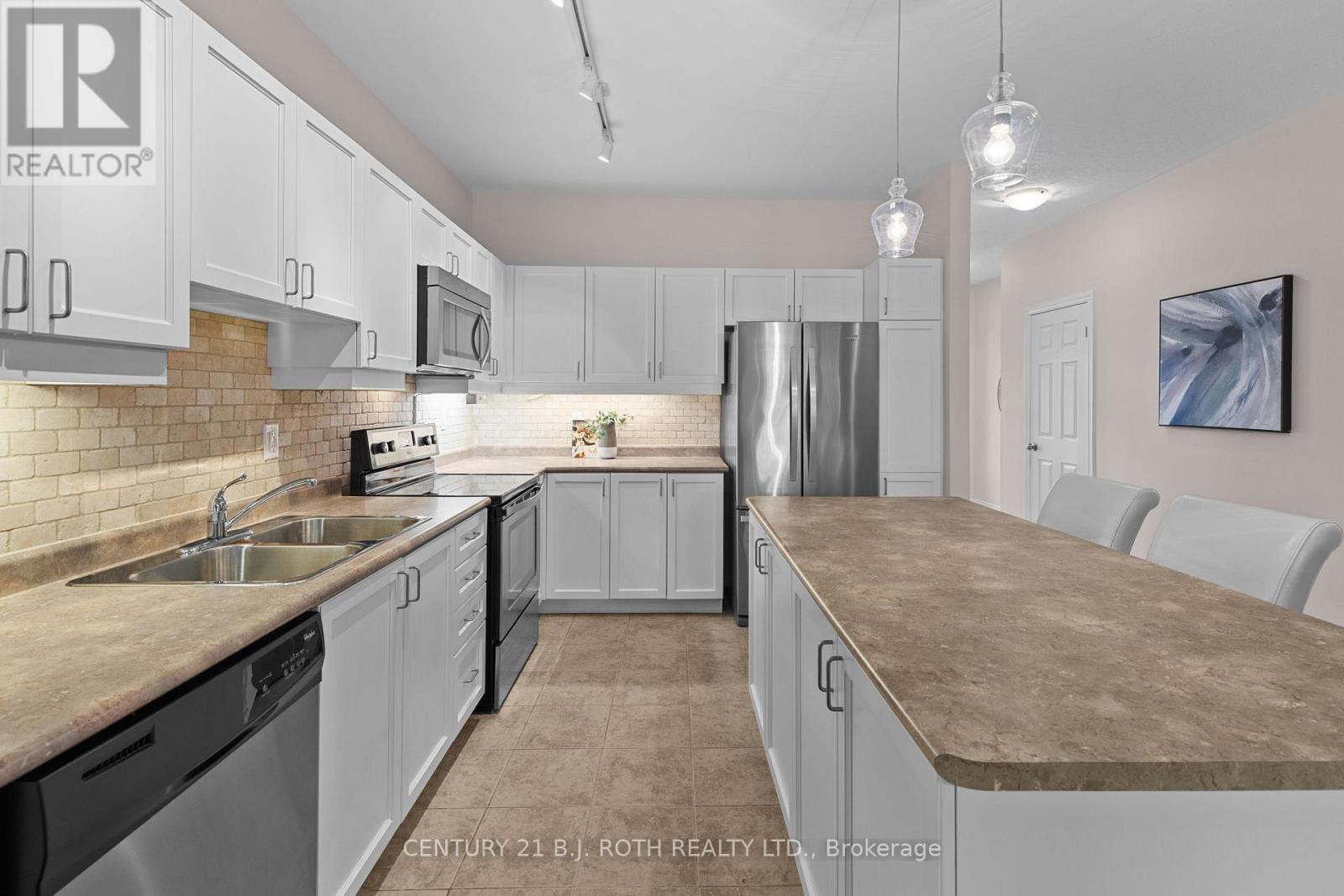 8 Canterbury Circle, Orillia, ON - Indoor Photo Showing Kitchen With Stainless Steel Kitchen With Double Sink With Upgraded Kitchen