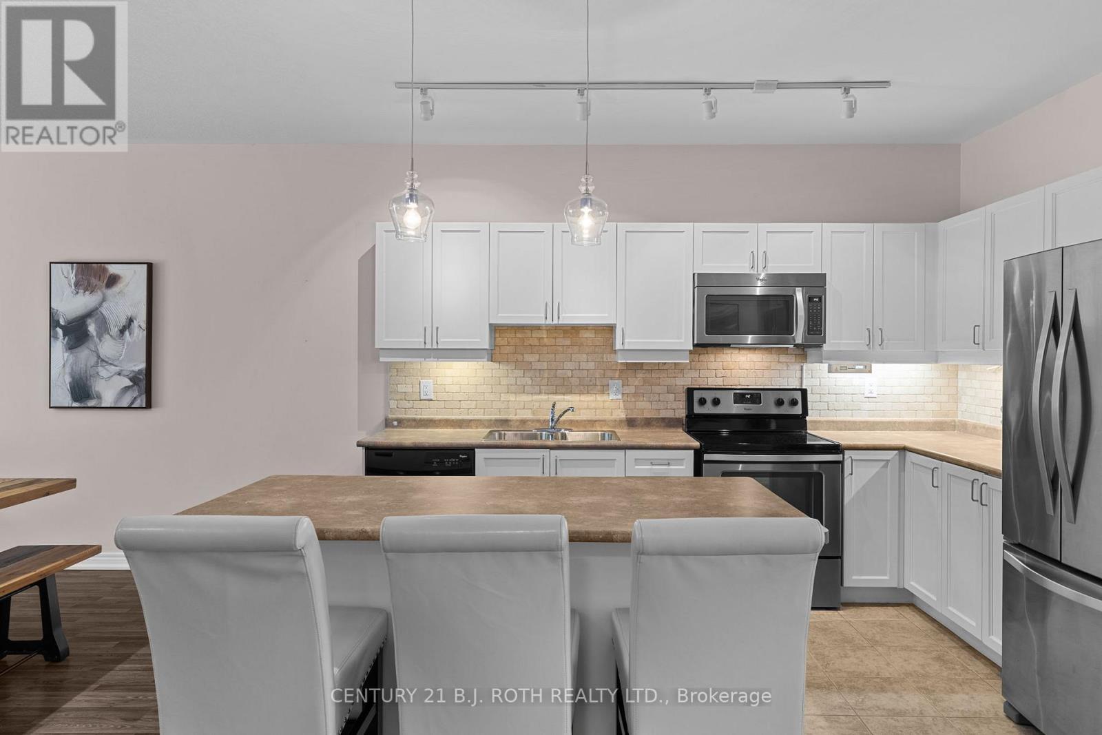 8 Canterbury Circle, Orillia, ON - Indoor Photo Showing Kitchen With Stainless Steel Kitchen With Double Sink With Upgraded Kitchen