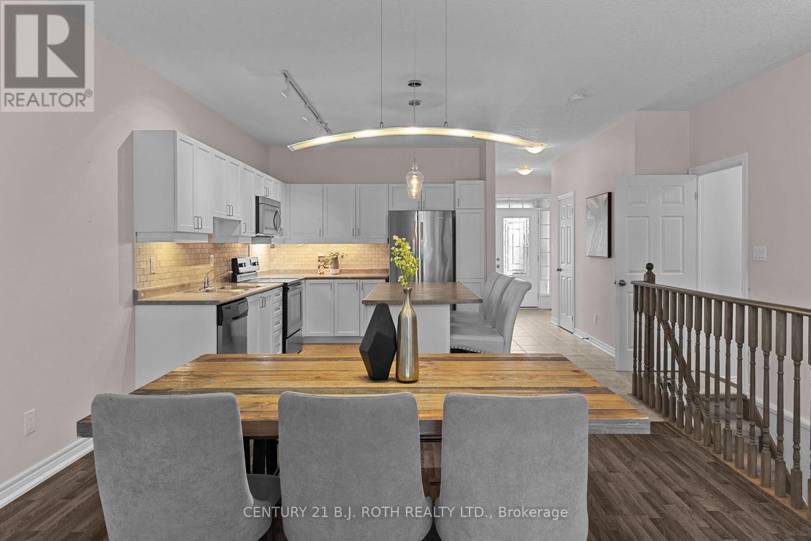 8 Canterbury Circle, Orillia, ON - Indoor