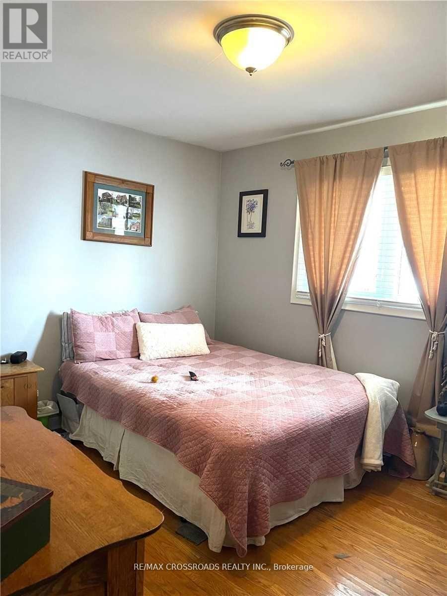 Upper - 89 Ottaway Avenue, Barrie, ON - Indoor Photo Showing Bedroom