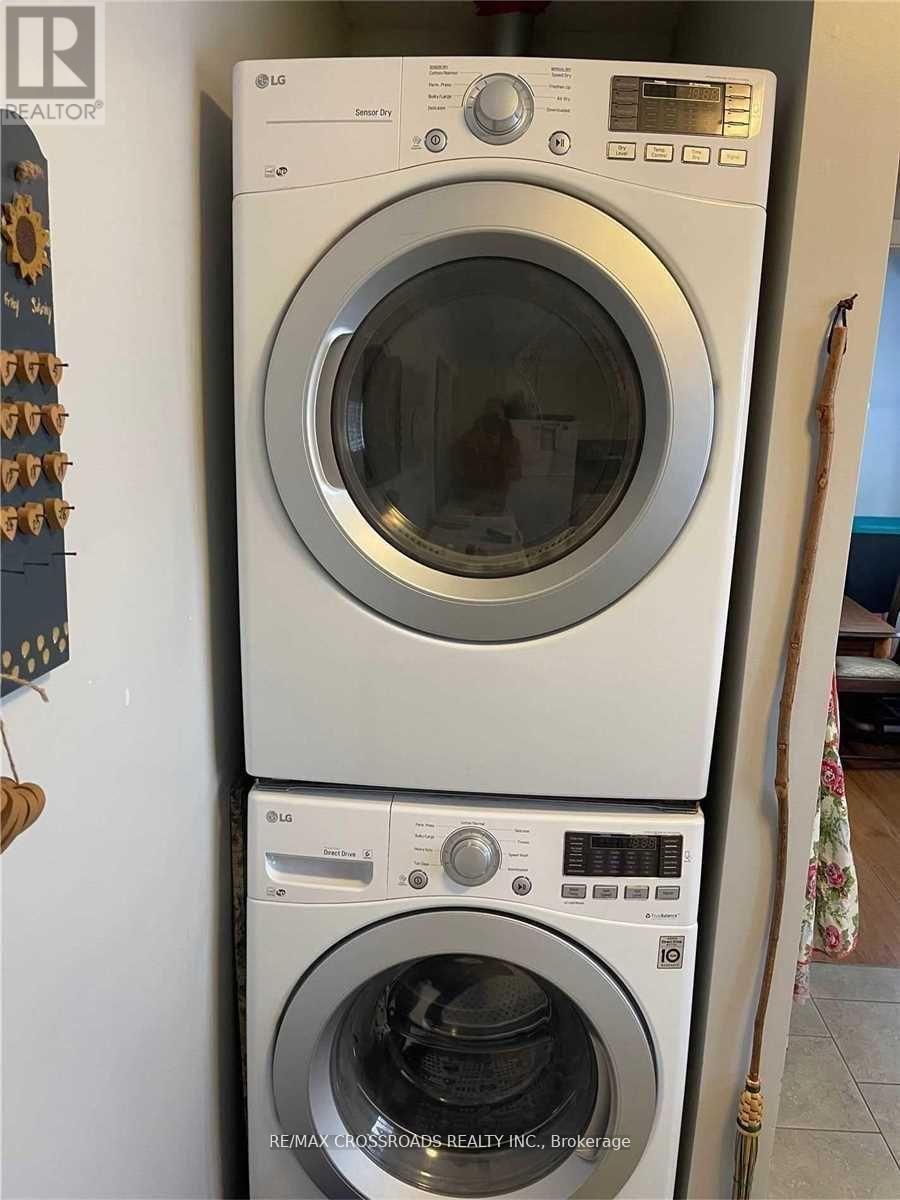 Upper - 89 Ottaway Avenue, Barrie, ON - Indoor Photo Showing Laundry Room