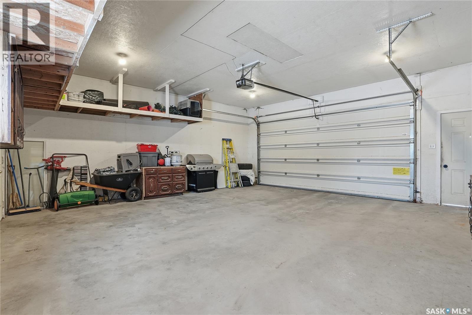 203 6Th Avenue S, Warman, SK - Indoor Photo Showing Garage