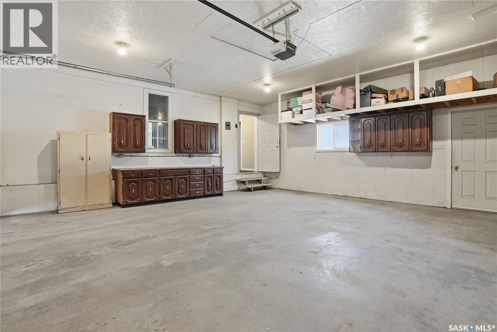 203 6Th Avenue S, Warman, SK - Indoor Photo Showing Garage