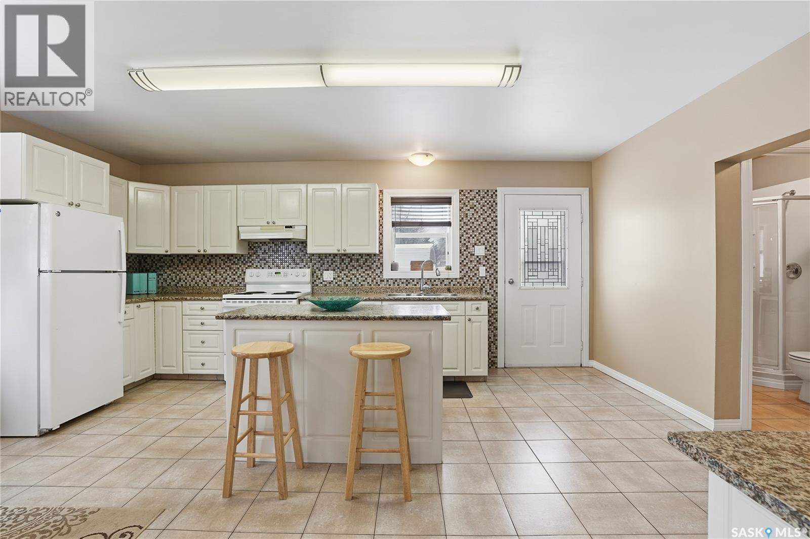 203 6Th Avenue S, Warman, SK - Indoor Photo Showing Kitchen