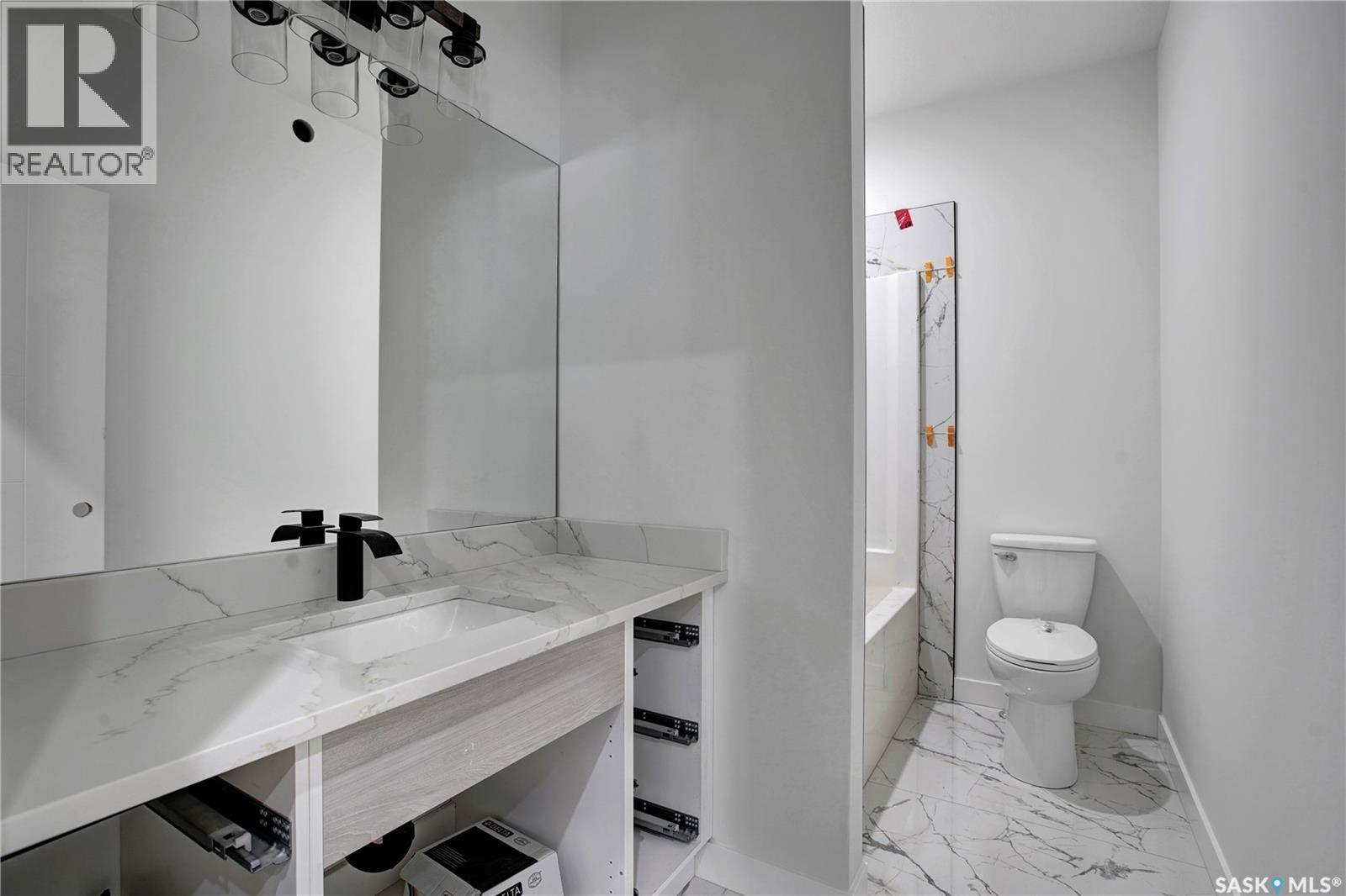 614 Casper Cove, Warman, SK - Indoor Photo Showing Bathroom