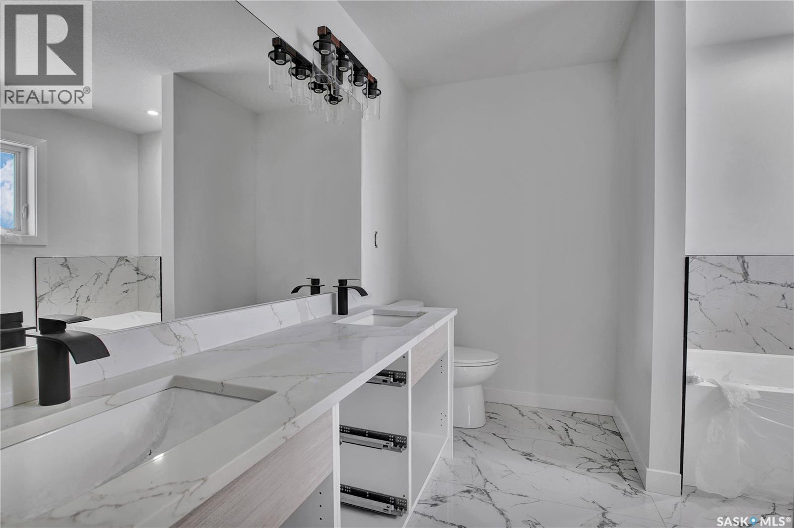 614 Casper Cove, Warman, SK - Indoor Photo Showing Bathroom