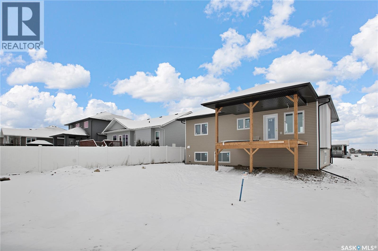 614 Casper Cove, Warman, SK - Outdoor