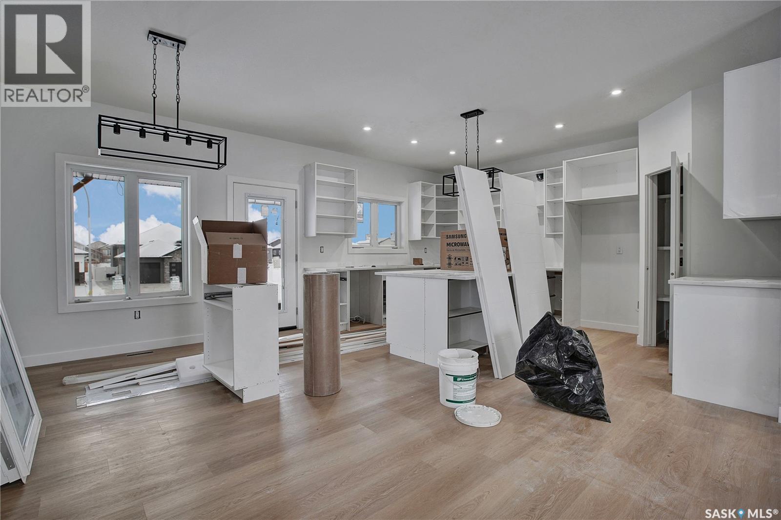 614 Casper Cove, Warman, SK - Indoor Photo Showing Kitchen