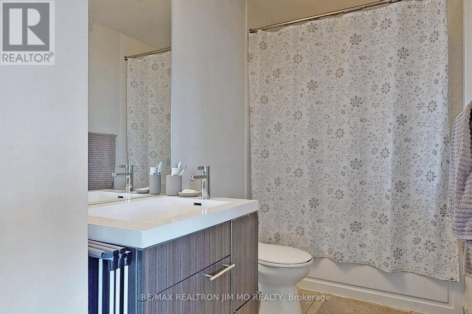 2604 - 199 Richmond Street W, Toronto, ON - Indoor Photo Showing Bathroom