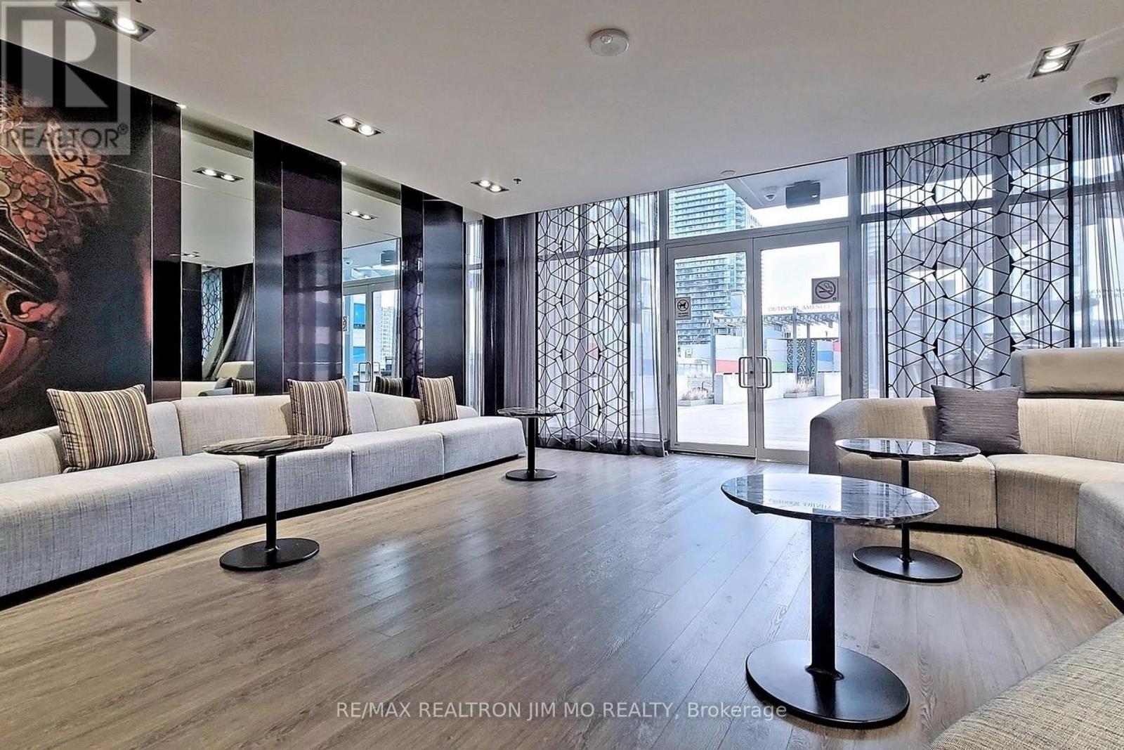 2604 - 199 Richmond Street W, Toronto, ON - Indoor Photo Showing Living Room