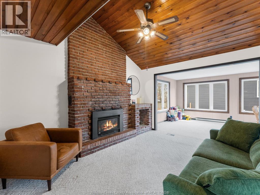 21 Wellington Avenue West, Essex, ON - Indoor Photo Showing Living Room With Fireplace