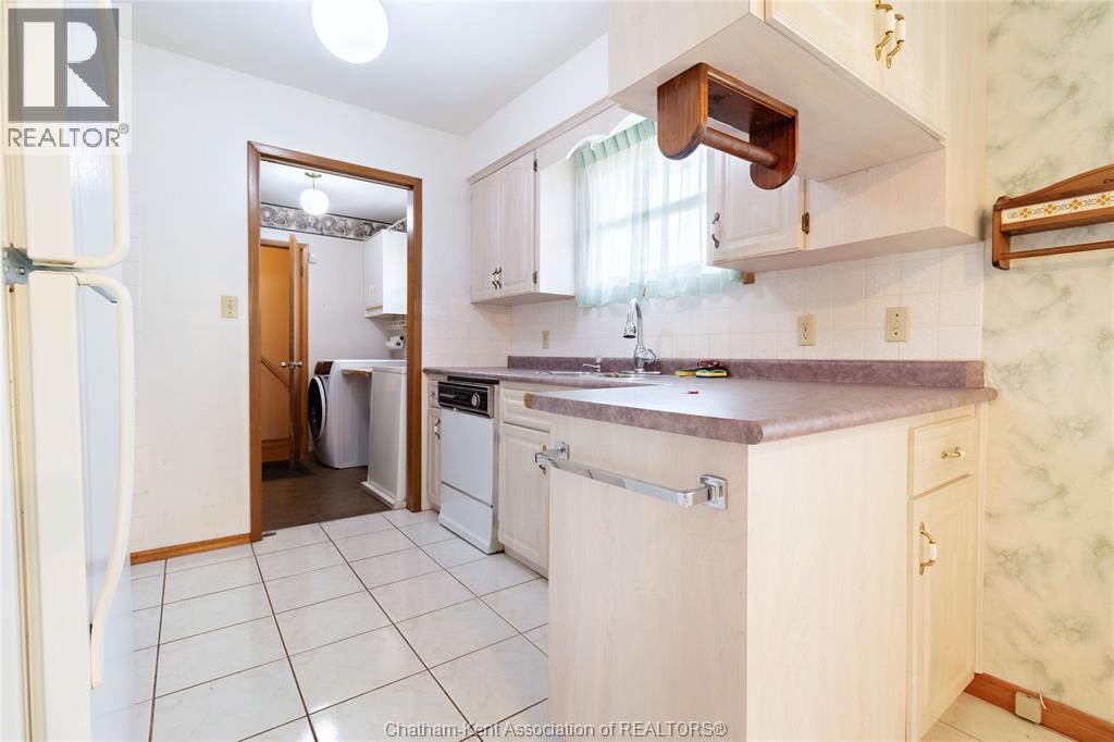 251 Merritt Avenue, Chatham, ON - Indoor Photo Showing Kitchen
