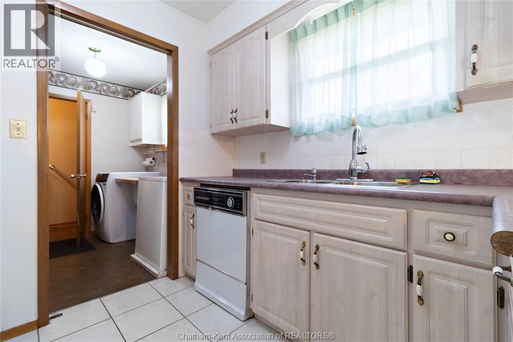 251 Merritt Avenue, Chatham, ON - Indoor Photo Showing Kitchen