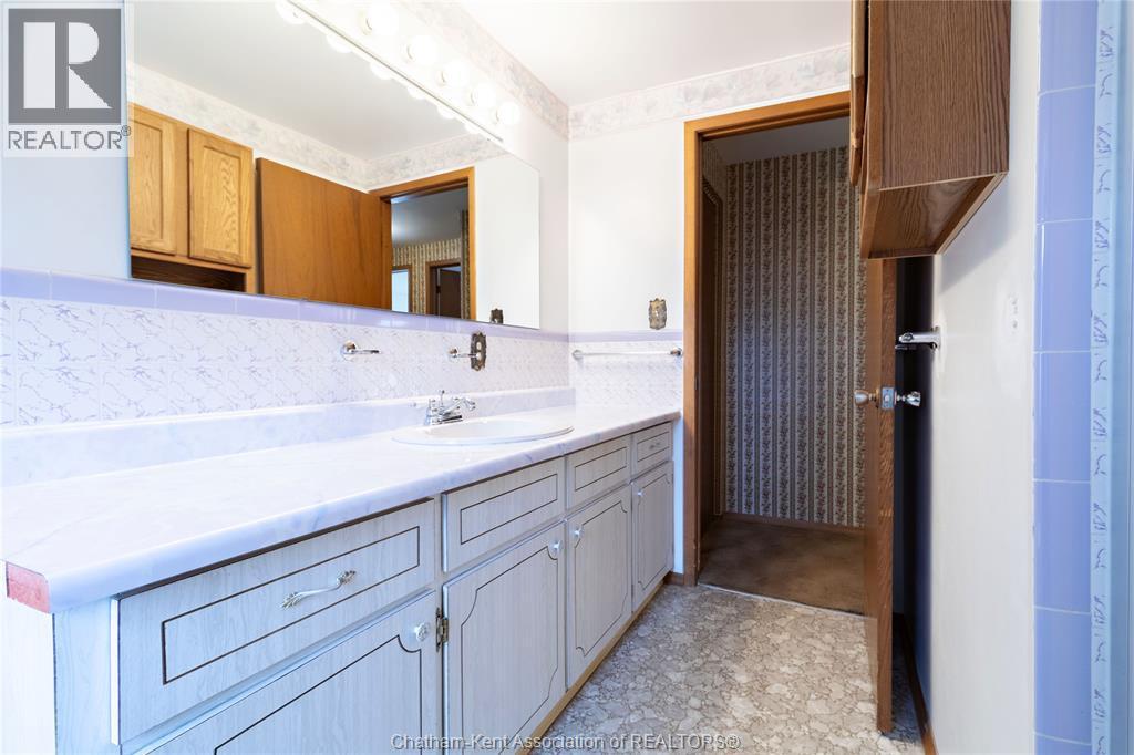 251 Merritt Avenue, Chatham, ON - Indoor Photo Showing Bathroom