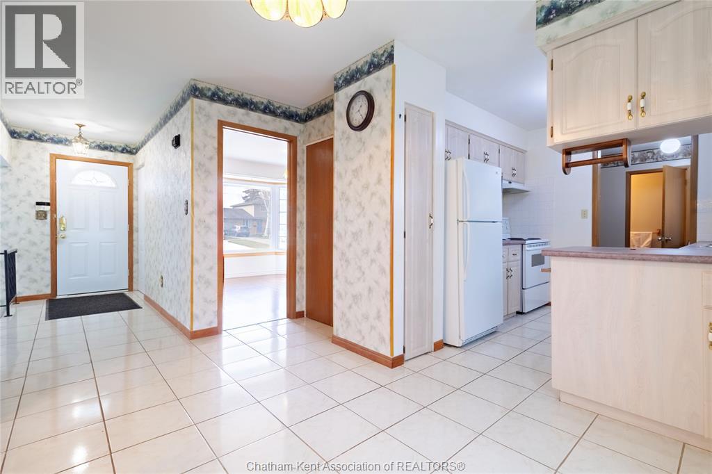 251 Merritt Avenue, Chatham, ON - Indoor Photo Showing Kitchen