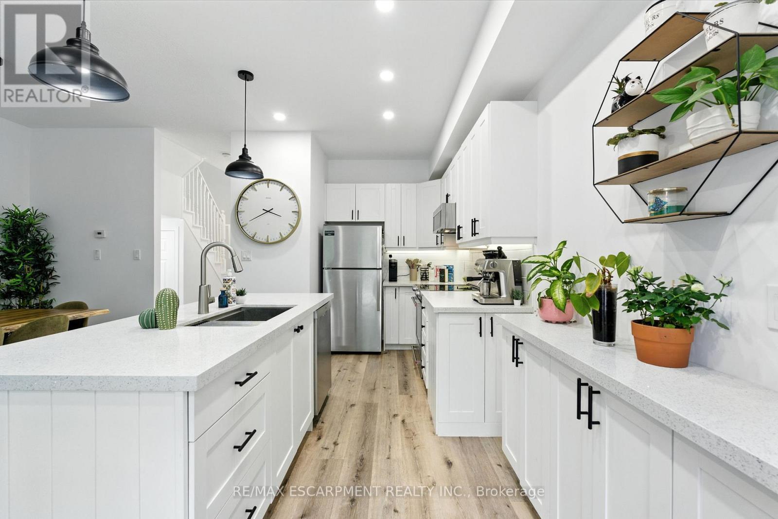 61 - 21 Diana Avenue, Brantford, ON - Indoor Photo Showing Kitchen With Upgraded Kitchen