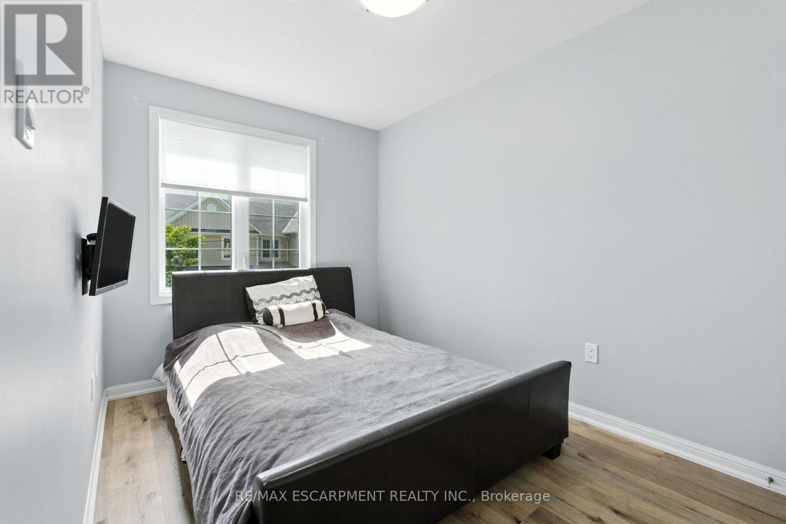 61 - 21 Diana Avenue, Brantford, ON - Indoor Photo Showing Bedroom